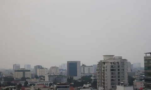 Bầu trời TPHCM mờ đục, cảm giác bí bách, khó thở vì bụi mịn