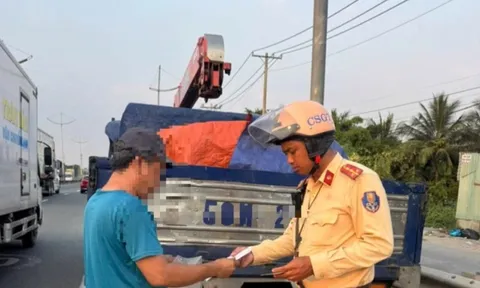 "Siết" xe kinh doanh vận tải: Phạt hơn 4 tỉ đồng, tạm giữ hơn 1.000 phương tiện