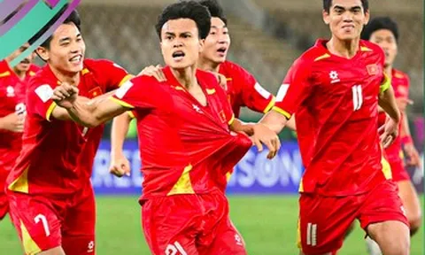 Hòa Minzy hào phóng tặng quà, MC Lại Văn Sâm vỡ oà khi U23 Việt Nam thắng UAE