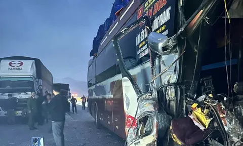 Tai nạn liên hoàn giữa 5 xe ô tô trên cao tốc, 1 người tử vong