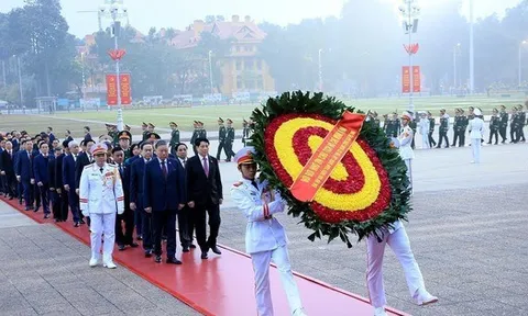 Hình ảnh Đại biểu dự Đại hội XIV vào Lăng viếng Chủ tịch Hồ Chí Minh