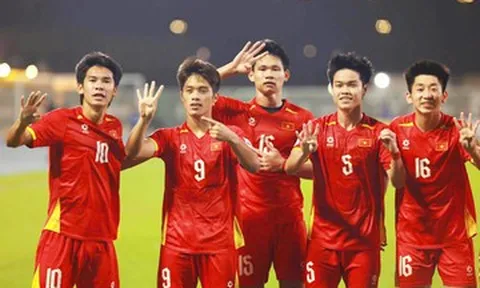 MC Lại Văn Sâm phấn khích và 'đêm khó ngủ' của dàn sao khi U23 Việt Nam giành HCĐ