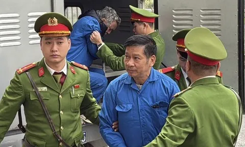 Xây toà tháp ngàn tỉ “đắp chiếu”, cựu Chủ tịch Tổng công ty Xi măng Việt Nam hầu toà