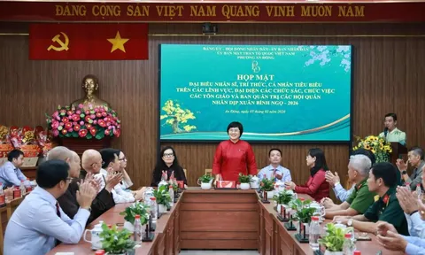 Phường An Đông họp mặt nhân sĩ, trí thức, cá nhân tiêu biểu dịp Xuân Bính Ngọ 2026