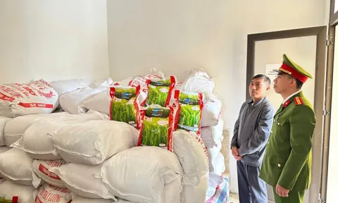 Bắt quả tang chủ cơ sở gạo Phạm Văn Hùng SN 1974