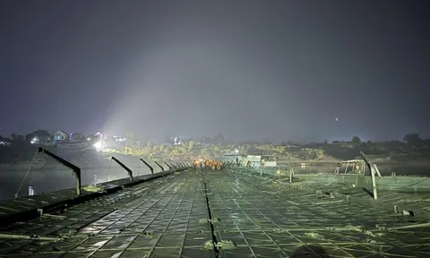 Đại tướng Phan Văn Giang gửi thư động viên cán bộ, chiến sĩ thần tốc bắc cầu phao qua sông Lô