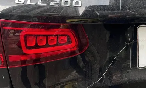 Vụ Mercedes bị đập gương, cào xước khi đỗ bên đường: Công an Hà Nội ra quyết định