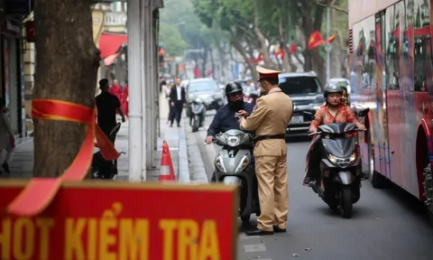 Mức phạt vượt đèn đỏ mới nhất đối với tất cả các loại xe, tài xế chú ý