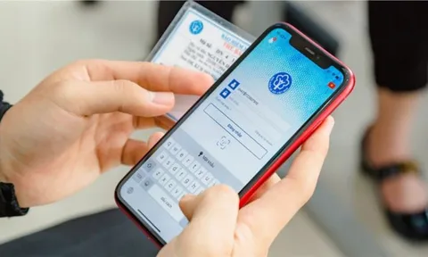 Sổ BHXH và thẻ BHYT có thay đổi quan trọng áp dụng toàn quốc: Đi khám bệnh không cần mang bản giấy