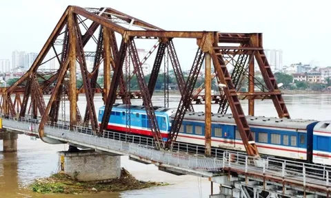 Thông tin về dừng chạy tàu hàng, giảm tàu khách qua cầu Long Biên