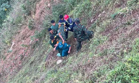 Xe tải lao xuống vực sâu 200 m, 3 người thương vong