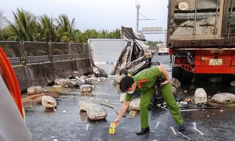 Tai nạn trên tuyến cao tốc Trung Lương - Mỹ Thuận, phụ xế tử vong trong cabin