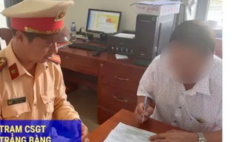 Tây Ninh xử phạt tài xế xe đưa rước công nhân không đóng cửa