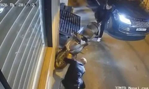 Chọc thủng lốp xe SH dựng bên đường, tài xế xe Range Rover khai gì?