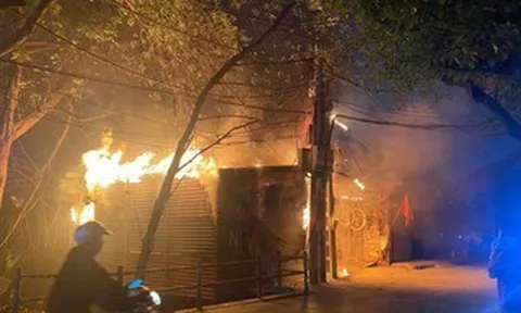 Cháy quán cà phê "hát cho nhau nghe"