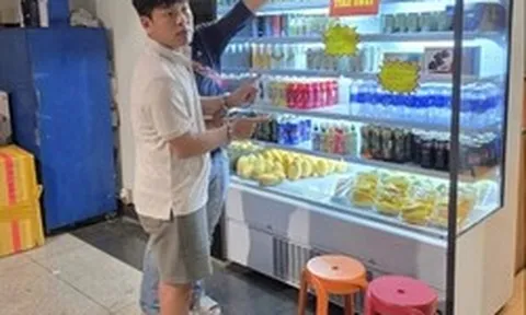 Vụ người đàn ông tử vong trong khách sạn ở TP.HCM: Bắt giữ nghi can, phát hiện hung khí trên nóc tủ đồ uống ở sân bay Tân Sơn Nhất