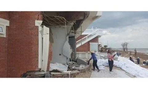 Loạt biệt thự ở Hà Tĩnh đổ nát sau bão: Yêu cầu khắc phục trước ngày 30-4