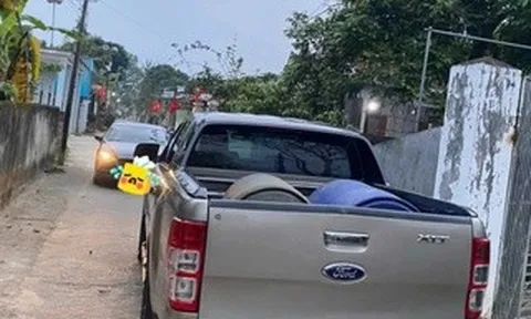 Thông tin mới vụ clip tài xế đậu xe bán tải chiếm hết phần đường bị nhắc nhở còn tranh cãi