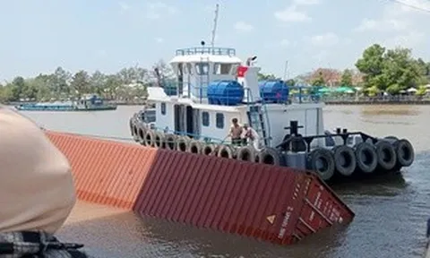 Vụ container rơi xuống kênh Chợ Gạo: Phạt thuyền trưởng 6 triệu đồng