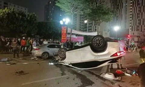 Ô tô Lexus tông liên hoàn khiến 2 người đi cấp cứu giữa đêm ở Hà Nội: Đã rõ nguyên nhân ban đầu