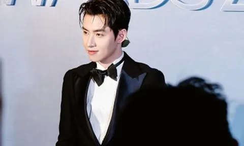 Nhạt nhòa và vắng bóng cả năm, ca sĩ Hùng Huỳnh vẫn thắng giải thời trang