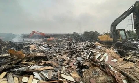 Phát hiện 1 thi thể nạn nhân trong vụ cháy kho xưởng gần bệnh viện K Tân Triều