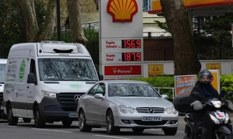 Khuyến cáo bất ngờ giữa thời bão giá nhiên liệu: Lái xe chậm để tiết kiệm tiền