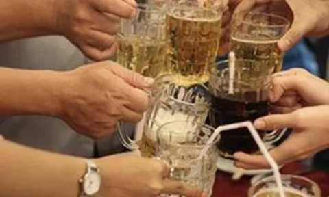 Ép người khác uống rượu, bia sẽ bị phạt 3 triệu đồng