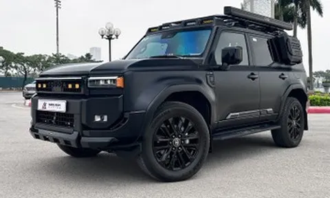 Vừa mua Land Cruiser Prado gần 4 tỷ, chủ xe chi 200 triệu độ thành xe camping