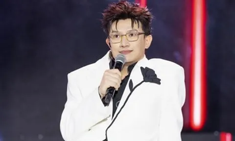 Dược sĩ, hiện tượng mạng đi hát và làm trò lố: SOS!