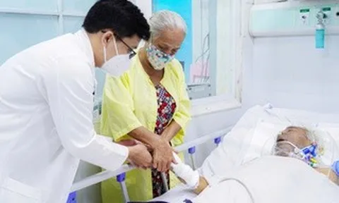 Tài xế xe ôm nguy kịch, không có tiền chữa trị