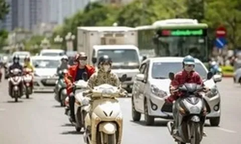 Nắng nóng gay gắt bao phủ toàn miền Bắc