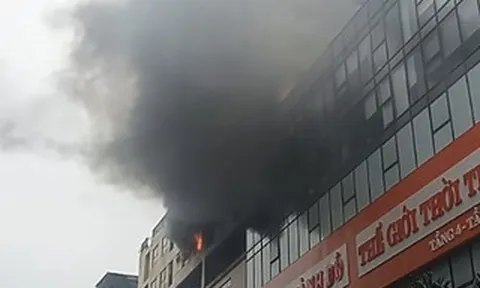 Cháy tại chung cư 24 tầng, nhiều người được giải cứu