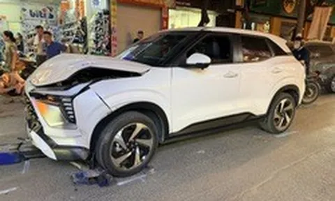 Nữ tài xế ô tô tông liên hoàn 4 xe trên phố Hà Nội