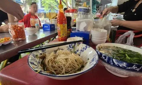 Ăn uống vỉa hè: Đừng để ngon, tiện lợi đổi lấy bệnh tật!