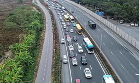 Hà Nội phân luồng giao thông, hướng dẫn di chuyển tránh ùn tắc dịp lễ 30/4 - 1/5