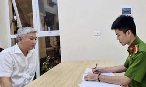 Tạm giữ hình sự tài xế xe sang Mercedes tạt đầu, đấm tài xế taxi