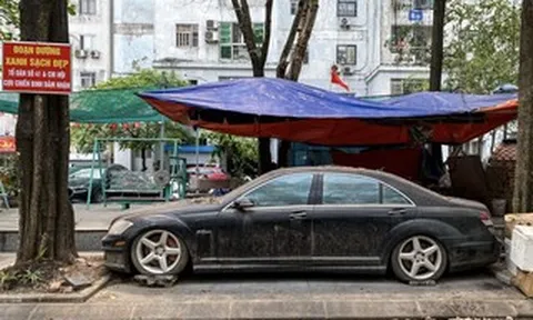 Bất ngờ nguồn gốc chiếc hạng sang Mercedes S63 bị "bỏ rơi" 10 năm trên vỉa hè