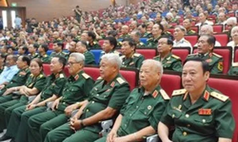 Đề xuất đổi cách tính tiền lương tháng để tính trợ cấp với sĩ quan nghỉ hưu trước hạn tuổi