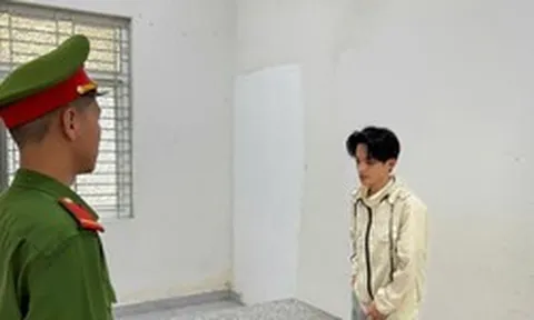 Thi hành lệnh bắt tạm giam 'cô đồng' Nguyễn Đức Quyền SN 2001