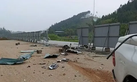 Thiếu tá công an tử vong khi ô tô tông vào rào chắn trên cao tốc