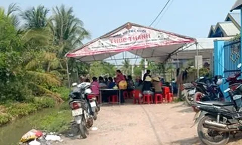 Em bé chết đuối thương tâm tại mương nước trước cửa nhà