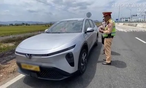 Không bằng lái vẫn chạy 103 km/h trên đường cao tốc, tài xế nhận “cái kết đắng”