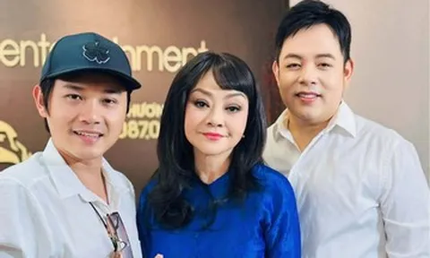 Quang Lê trẻ không ngờ bên Hương Lan, Hari Won xúc động nhận quà từ Trấn Thành