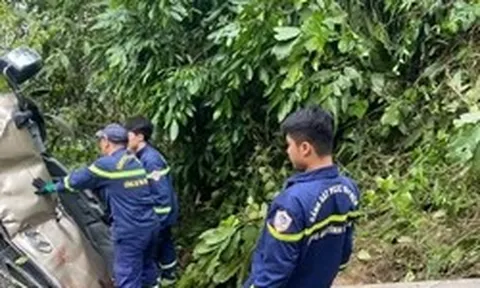 Xe khách lao xuống vực sâu 100m, 2 người tử vong, 24 người bị thương