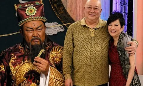 'Bao Thanh Thiên' Kim Siêu Quần hạnh phúc bên vợ kém 23 tuổi dù không con cái