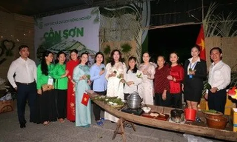 “Nóng hầm hập” tại Lễ hội Bánh dân gian Nam Bộ ngay trong ngày đầu khai mạc, 26-4