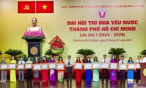 THI ĐUA ĐỂ TPHCM VƯƠN XA: Phát triển đô thị năng động, nghĩa tình