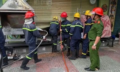 Cháy nhà hàng ở "phố Tây" Nha Trang, 5 người nước ngoài leo cửa sổ thoát nạn