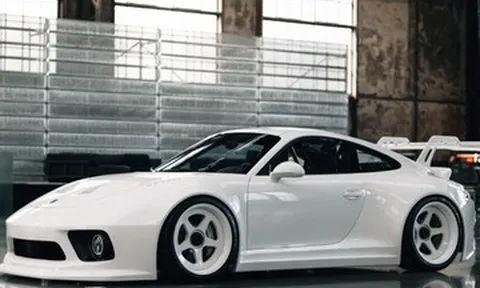 Hãng độ vô danh vượt mặt Porsche với bản hồi sinh 911 táo bạo